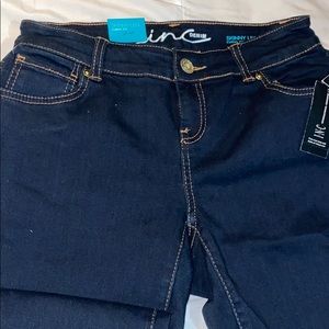INC INTERNATIONAL CONCEPTS
SKINNY CURVY FIT JEANS